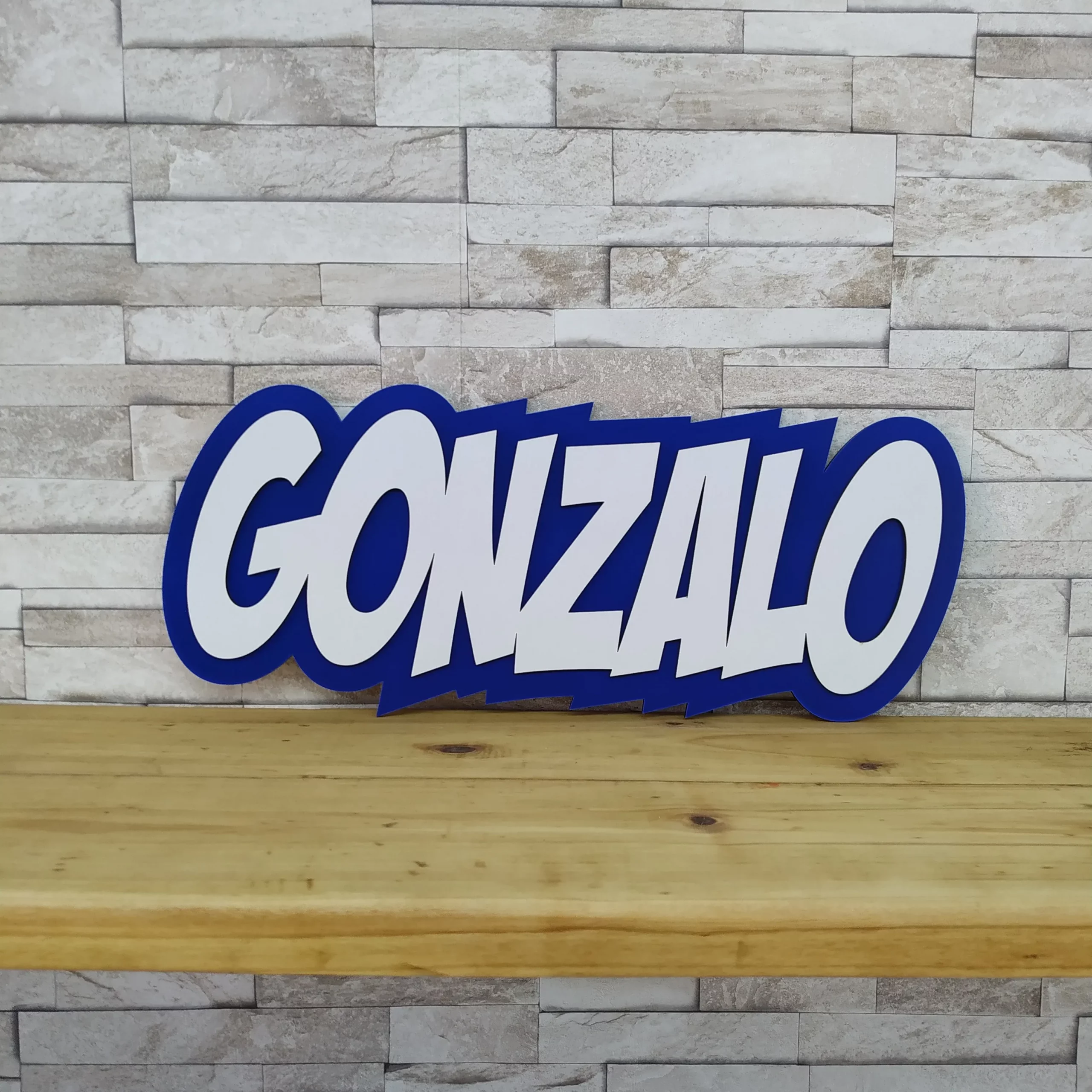 Nombres en madera