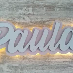 Nombres en madera retroiluminado
