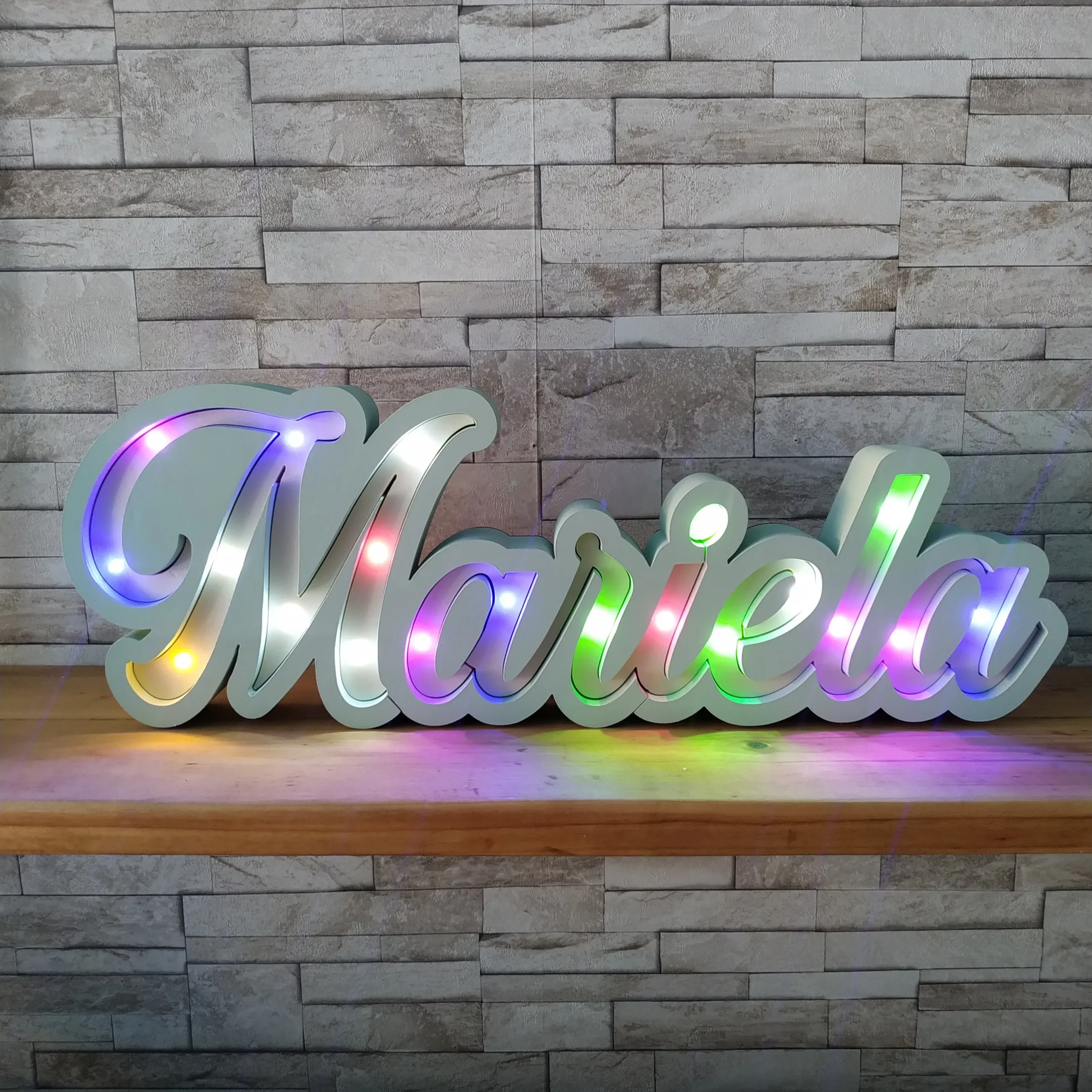 Nombre con luz led multicolor